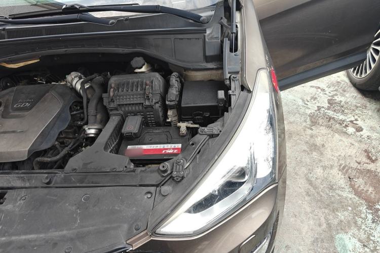 Used Hyundai Santa Fe 2013 2.0T Automatic Two-Wheel Drive Prestige Version Engine Bay Left