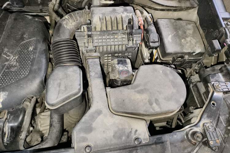 Used Hyundai Santa Fe 2013 2.4L Automatic 4x4 Smart Version Engine Bay Left