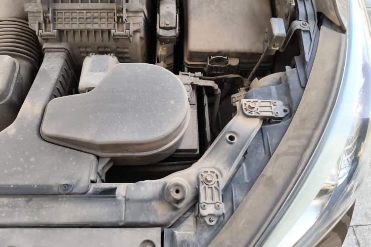 Used Hyundai Santa Fe 2013 2.4L Automatic Two-Wheel Drive Smart Version Engine Bay Left