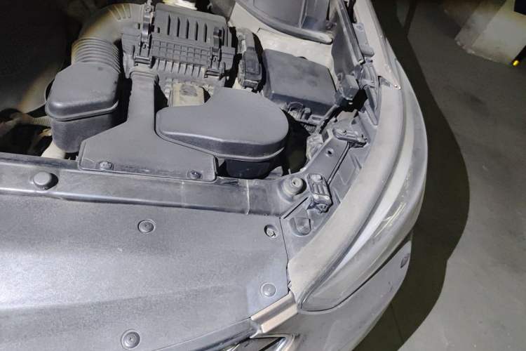 Used Hyundai Santa Fe 2013 2.4L Automatic Two-Wheel Drive Smart Version Engine Bay Left