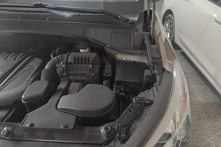 Used Hyundai Santa Fe 2013 2.4L Automatic 4x4 Comfort Edition Engine Bay Left