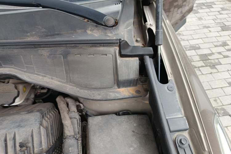 Used Hyundai Santa Fe 2013 2.4L Automatic 2WD Comfort Edition Engine Bay Left