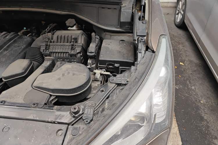 Used Hyundai Santa Fe 2013 Revised Version 2.4L Automatic All-Wheel Drive Smart Type Engine Bay Left