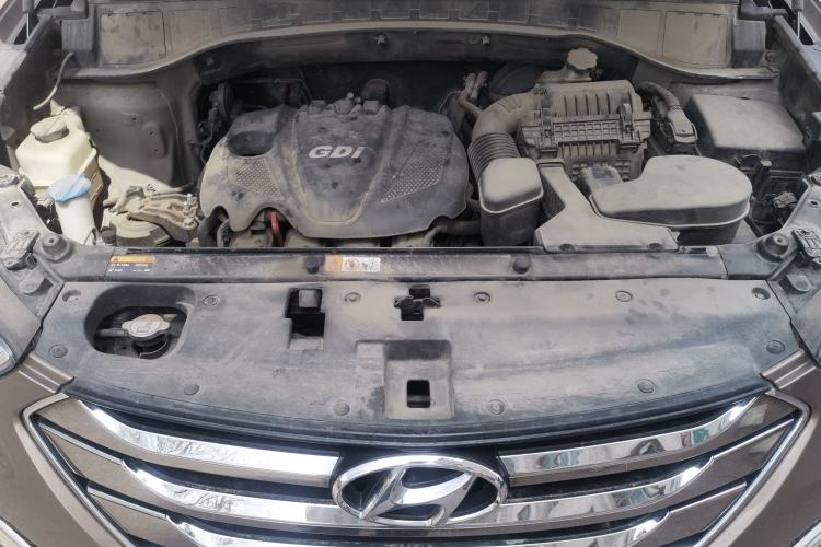 Used Hyundai Santa Fe 2013 Revised Version 2.4L Automatic All-Wheel Drive Smart Type Engine Bay