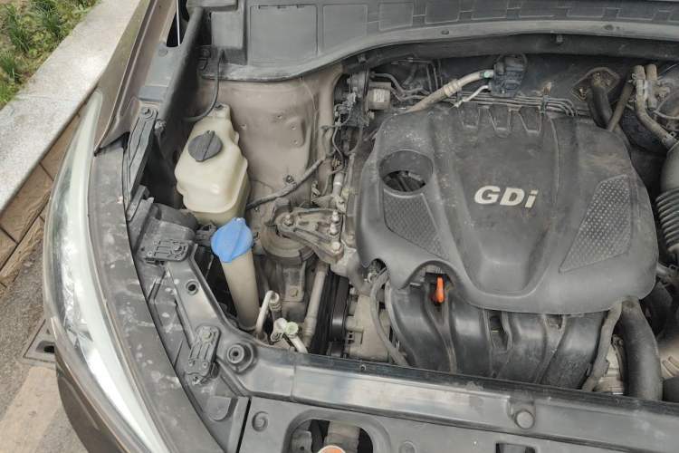 Used Hyundai Santa Fe 2013 2.4L Automatic 4x4 Smart Version Engine Bay Right