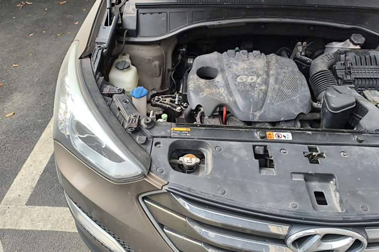 Used Hyundai Santa Fe 2013 2.4L Automatic Two-Wheel Drive Smart Version Engine Bay Right