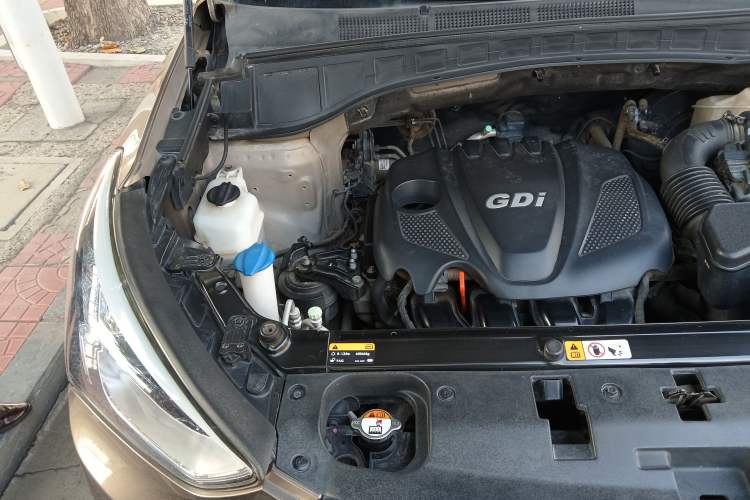 Used Hyundai Santa Fe 2013 2.4L Automatic Two-Wheel Drive Smart Version Engine Bay Right