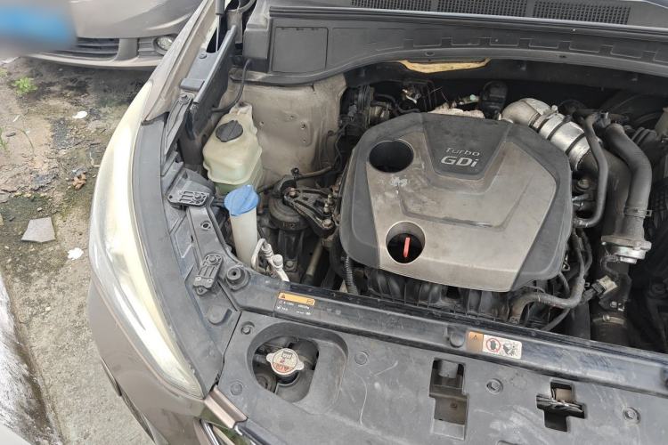 Used Hyundai Santa Fe 2013 2.0T Automatic Two-Wheel Drive Prestige Version Engine Bay Right