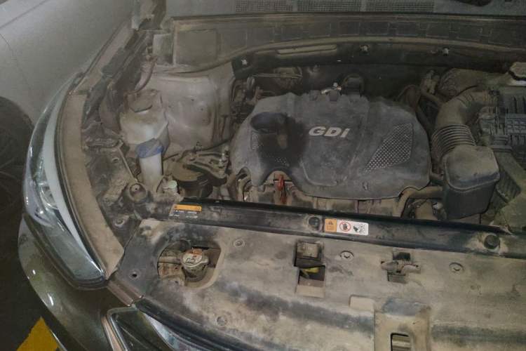 Used Hyundai Santa Fe 2013 2.4L Automatic Two-Wheel Drive Smart Version Engine Bay Right