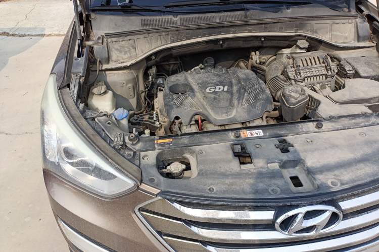 Used Hyundai Santa Fe 2013 2.4L Automatic Two-Wheel Drive Smart Version Engine Bay Right