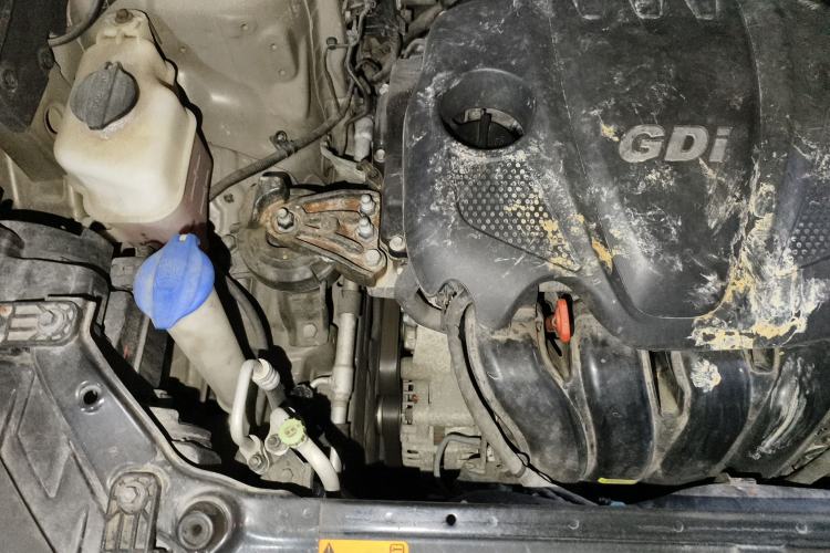 Used Hyundai Santa Fe 2013 2.4L Automatic 4x4 Smart Version Engine Bay Right