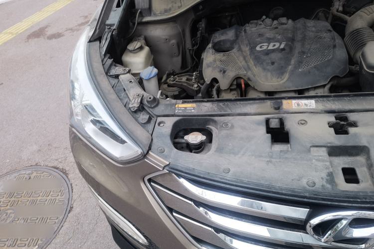 Used Hyundai Santa Fe 2013 Revised Version 2.4L Automatic All-Wheel Drive Smart Type Engine Bay Right