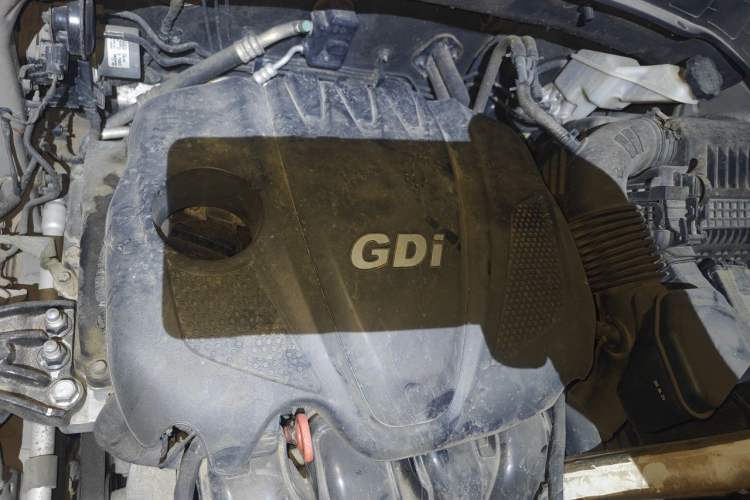 Used Hyundai Santa Fe 2013 2.4L Automatic 4x4 Prestige Edition Engine Bay Right