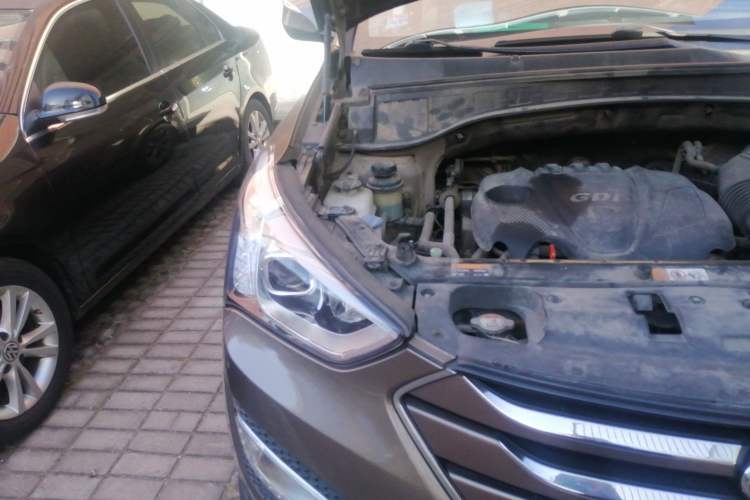 Used Hyundai Santa Fe 2013 2.4L Automatic 2WD Comfort Edition Engine Bay Right