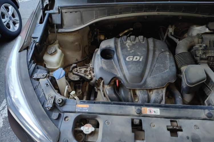 Used Hyundai Santa Fe 2013 Revised Version 2.4L Automatic All-Wheel Drive Smart Type Engine Bay Right