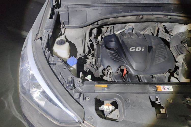 Used Hyundai Santa Fe 2013 2.4L Automatic Two-Wheel Drive Smart Version Engine Bay Right