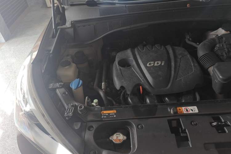 Used Hyundai Santa Fe 2013 2.4L Automatic 4x4 Comfort Edition Engine Bay Right