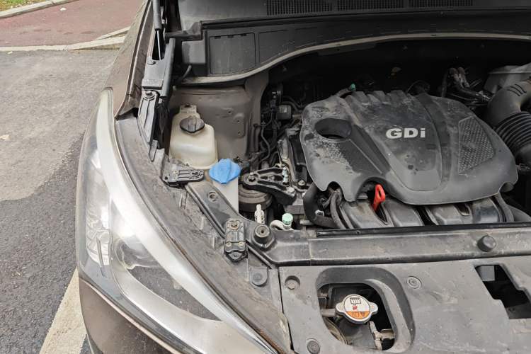 Used Hyundai Santa Fe 2013 Revised Version 2.4L Automatic All-Wheel Drive Smart Type Engine Bay Right