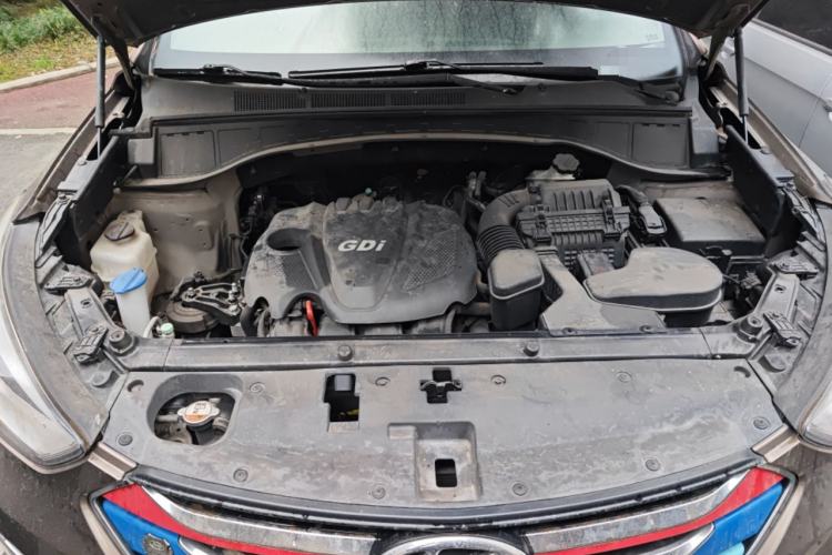 Used Hyundai Santa Fe 2013 Revised Version 2.4L Automatic All-Wheel Drive Smart Type Engine Bay