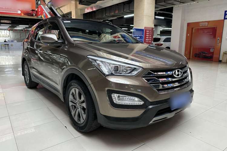 Used Hyundai Santa Fe 2013 2.4L Automatic Two-Wheel Drive Smart Version Exterior 2