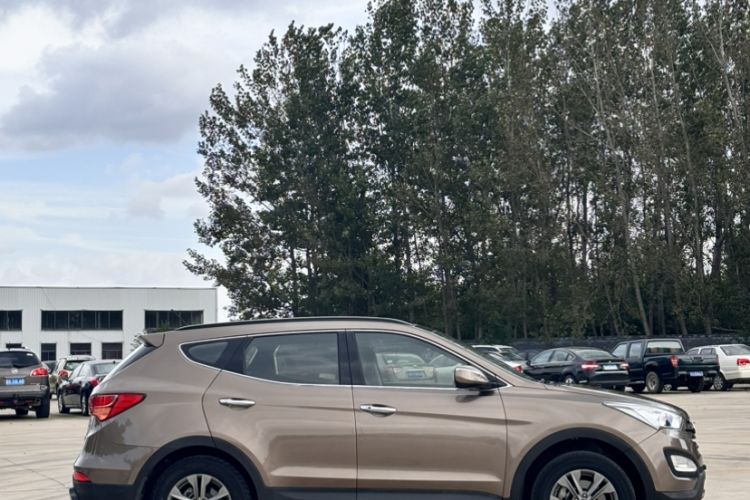 Used Hyundai Santa Fe 2013 2.4L Automatic Two-Wheel Drive Smart Version Exterior 2