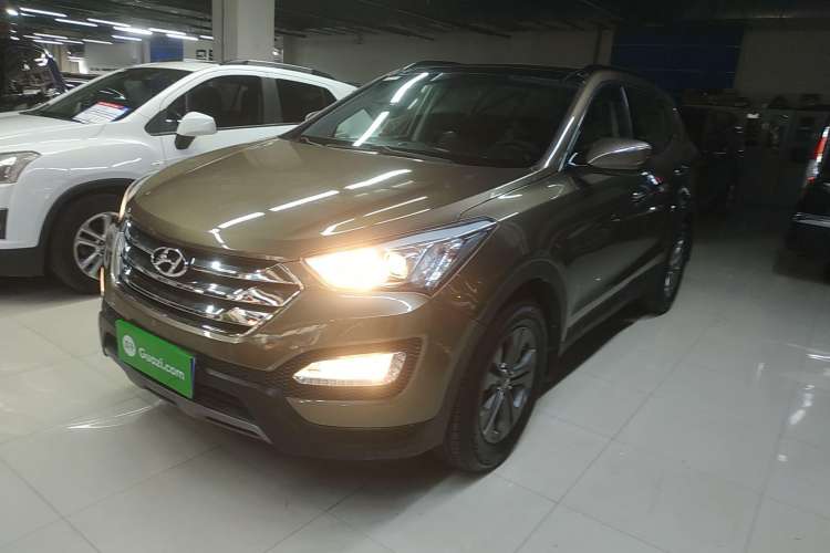 Used Hyundai Santa Fe 2013 2.4L Automatic Two-Wheel Drive Smart Version Exterior 3
