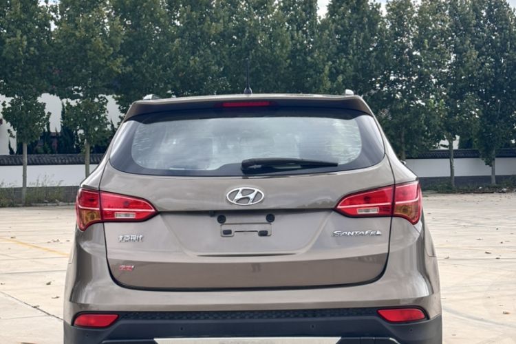 Used Hyundai Santa Fe 2013 2.4L Automatic Two-Wheel Drive Smart Version Exterior 3