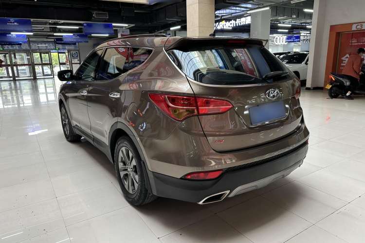Used Hyundai Santa Fe 2013 2.4L Automatic Two-Wheel Drive Smart Version Exterior 5