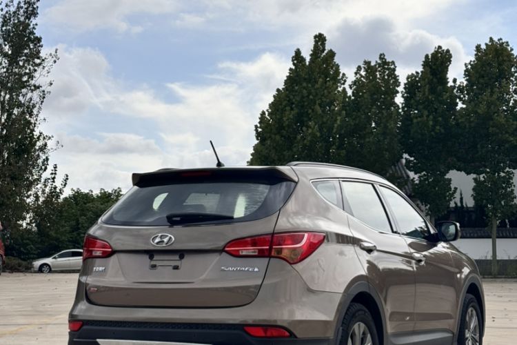 Used Hyundai Santa Fe 2013 2.4L Automatic Two-Wheel Drive Smart Version Exterior 5