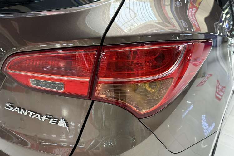 Used Hyundai Santa Fe 2013 2.4L Automatic Two-Wheel Drive Smart Version Exterior 6