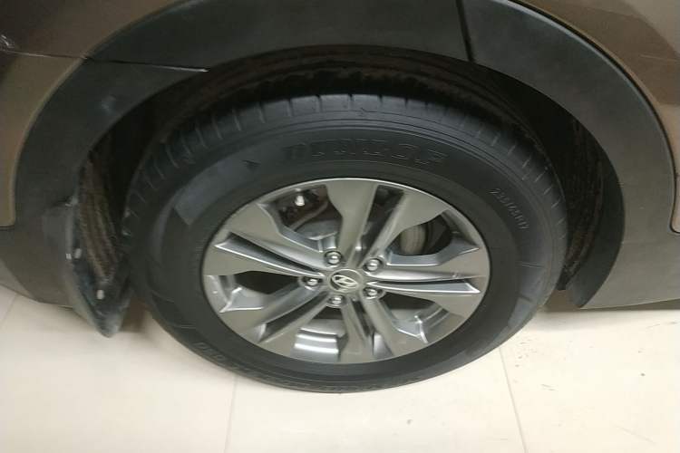 Used Hyundai Santa Fe 2013 2.4L Automatic Two-Wheel Drive Smart Version Exterior 8