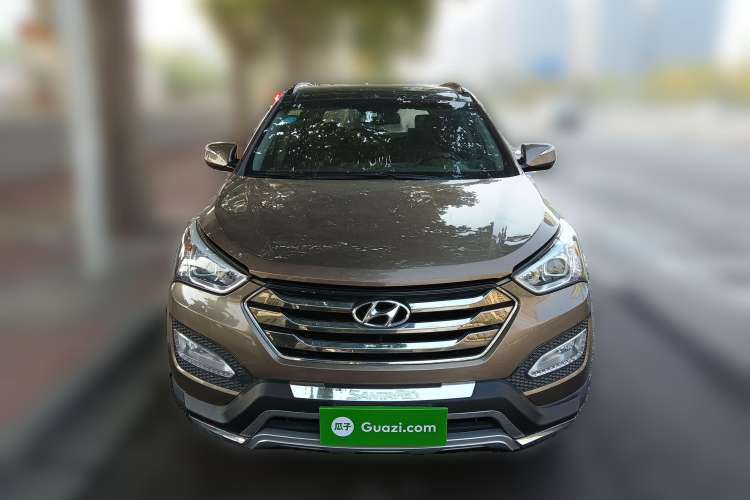 Used Hyundai Santa Fe 2013 2.4L Automatic Two-Wheel Drive Smart Version Front