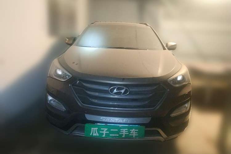 Used Hyundai Santa Fe 2013 2.0T Automatic All-Wheel Drive Top Trim Front