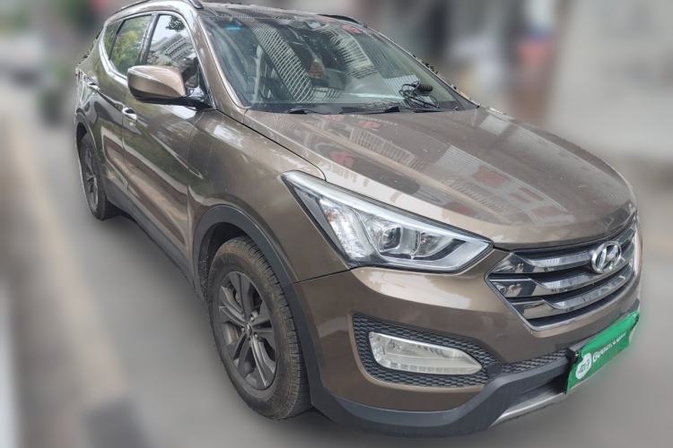 Used Hyundai Santa Fe 2013 2.4L Automatic 4x4 Smart Version Front Right 45 Deg