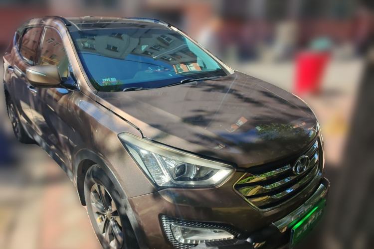 Used Hyundai Santa Fe 2013 Revised Version 2.4L Automatic All-Wheel Drive Smart Type Front Right 45 Deg