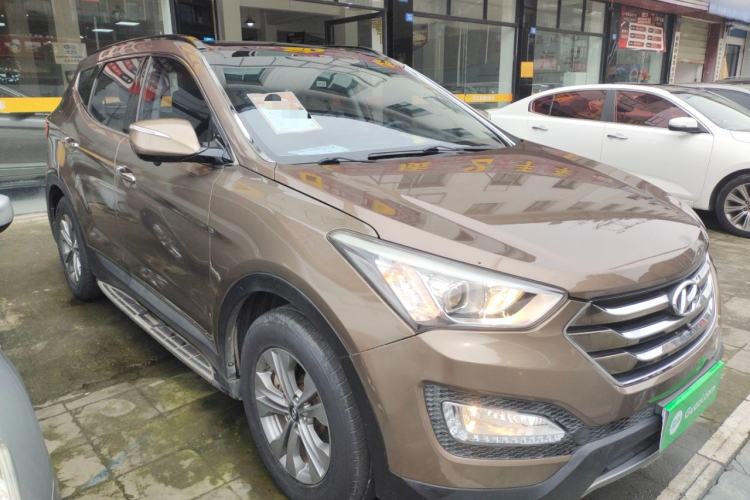 Used Hyundai Santa Fe 2013 2.4L Automatic Two-Wheel Drive Smart Version Front Right 45 Deg