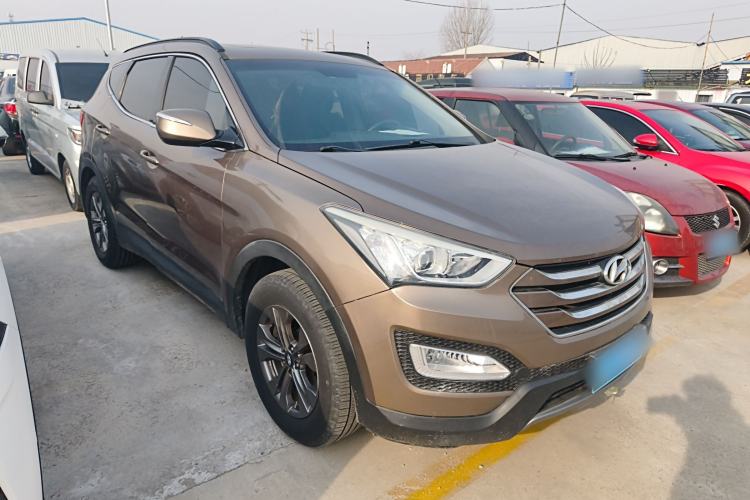 Used Hyundai Santa Fe 2013 2.4L Automatic 2WD Comfort Edition Front Right 45 Deg