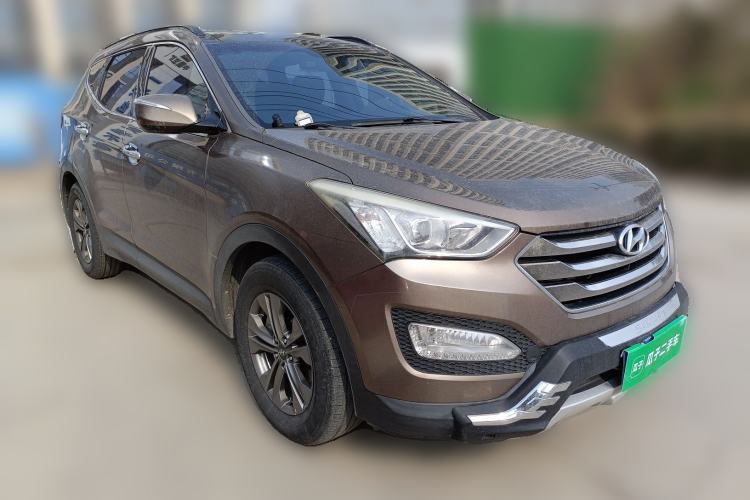 Used Hyundai Santa Fe 2013 2.4L Automatic Two-Wheel Drive Smart Version Front Right 45 Deg