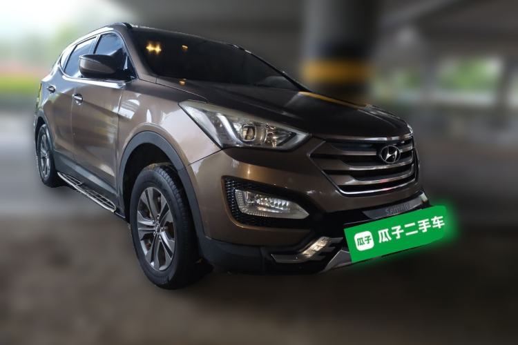Used Hyundai Santa Fe 2013 2.4L Automatic 2WD Comfort Edition Front Right 45 Deg