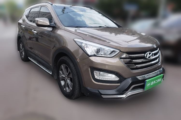 Used Hyundai Santa Fe 2013 Revised Version 2.4L Automatic All-Wheel Drive Smart Type Front Right 45 Deg