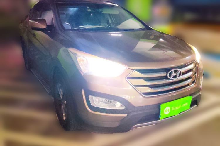 Used Hyundai Santa Fe 2013 2.4L Automatic 2WD Comfort Edition Front Right 45 Deg