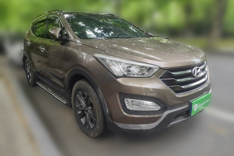 Used Hyundai Santa Fe 2013 2.4L Automatic Two-Wheel Drive Smart Version Front Right 45 Deg