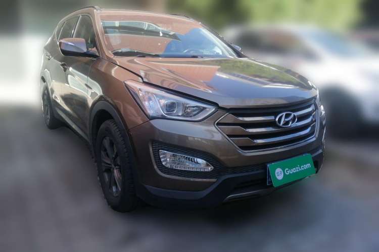 Used Hyundai Santa Fe 2013 2.4L Automatic 2WD Comfort Edition Front Right 45 Deg
