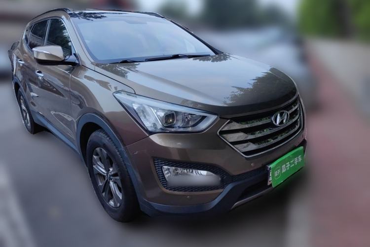 Used Hyundai Santa Fe 2013 Revised Version 2.4L Automatic All-Wheel Drive Smart Type Front Right 45 Deg