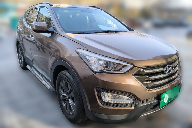 Used Hyundai Santa Fe 2013 2.4L Automatic Two-Wheel Drive Smart Version Front Right 45 Deg