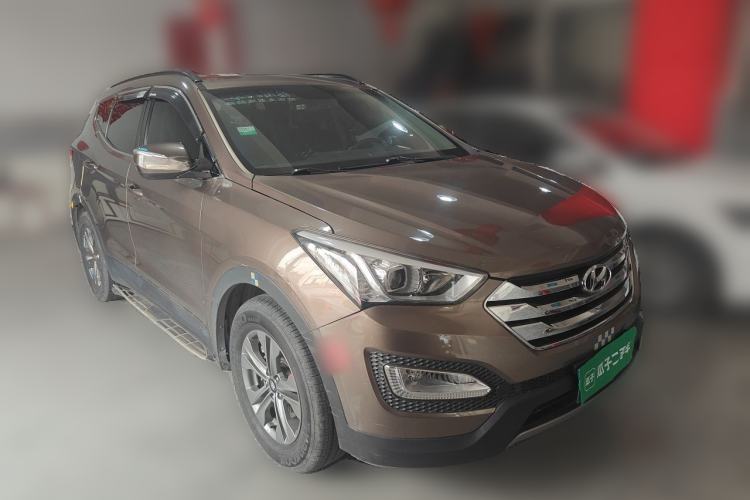 Used Hyundai Santa Fe 2013 2.4L Automatic 4x4 Comfort Edition Front Right 45 Deg