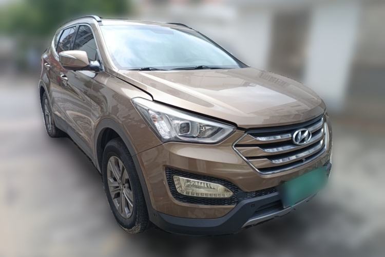 Used Hyundai Santa Fe 2013 2.4L Automatic 2WD Comfort Edition Front Right 45 Deg