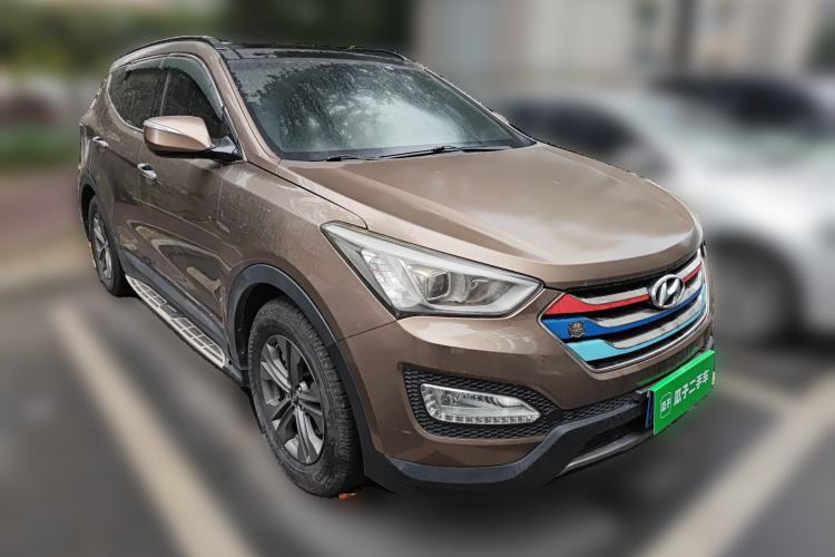 Used Hyundai Santa Fe 2013 Revised Version 2.4L Automatic All-Wheel Drive Smart Type Front Right 45 Deg