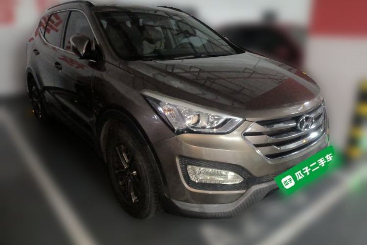 Used Hyundai Santa Fe 2013 2.4L Automatic 2WD Comfort Edition Front Right 45 Deg