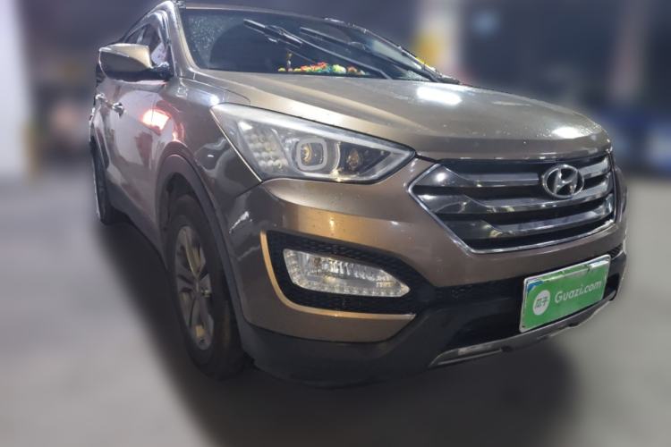 Used Hyundai Santa Fe 2013 2.4L Automatic 4x4 Smart Version Front Right 45 Deg